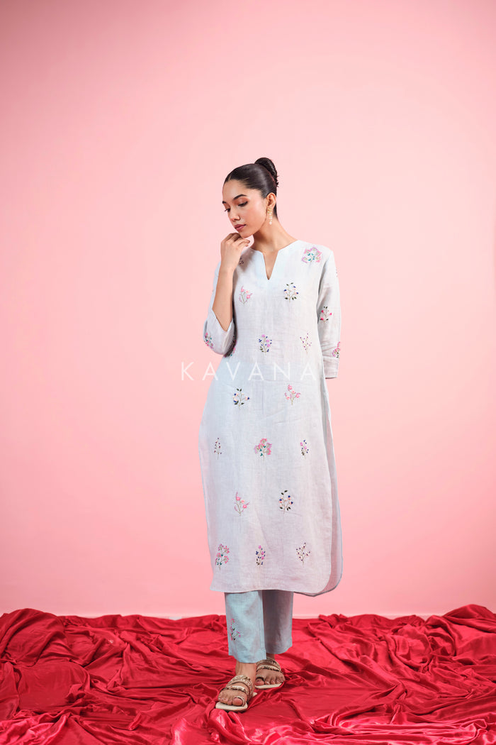 Aabhira Linen Kurta Set