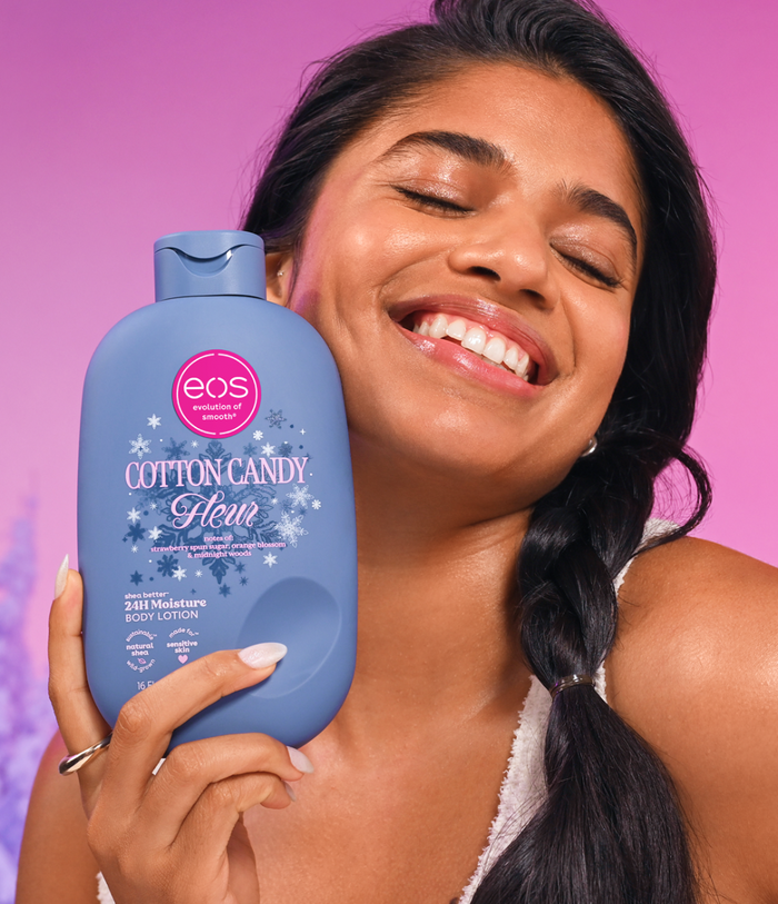 model holding cotton candy fleur body lotion