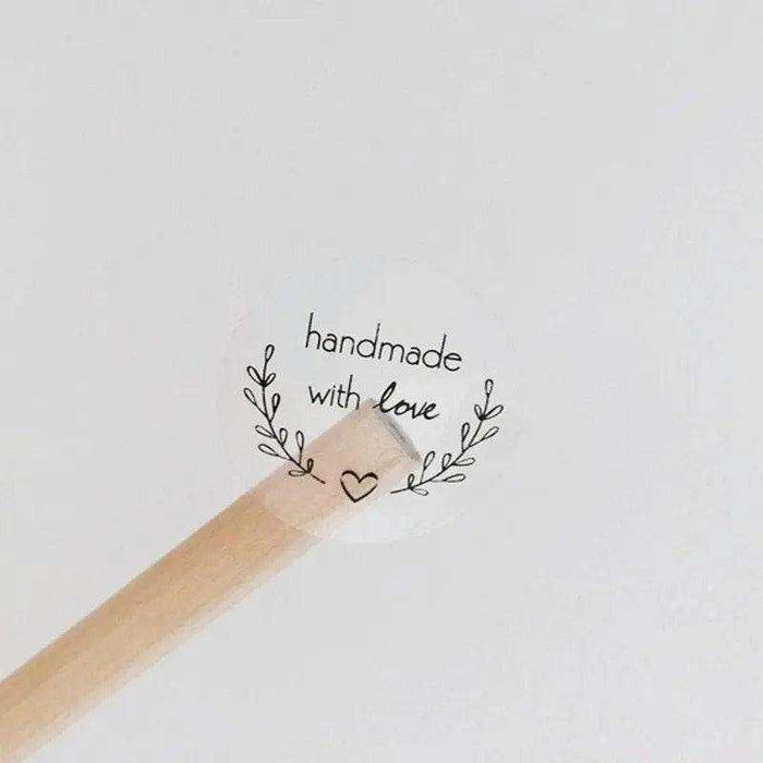 160-pack round handmade with love labels 2.5cm diameter in white and brown kraft backgrounds self-adhesive for candles soap gift packaging and small business orders