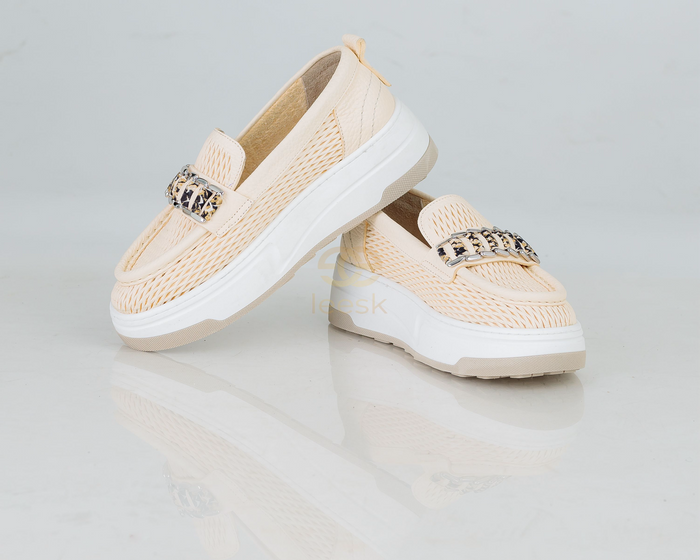 LEESK Cream Chain Loafers (Lindz)