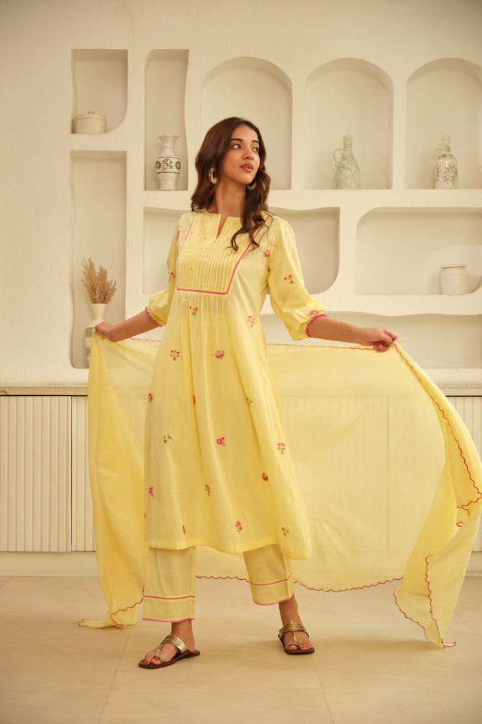 Lemon-Yellow Scalloped Cotton Dupatta
