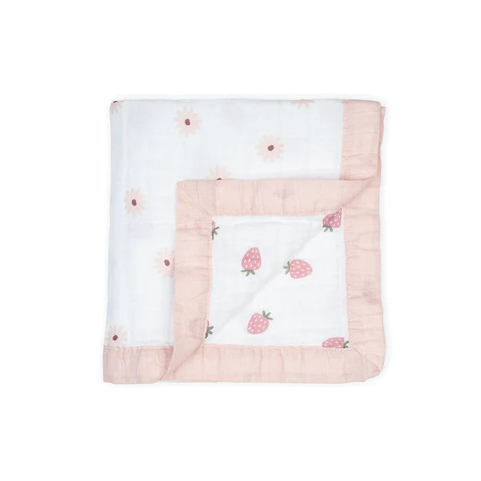 Lulujo Vintage Muslin Quilt - Daisies/Strawberry