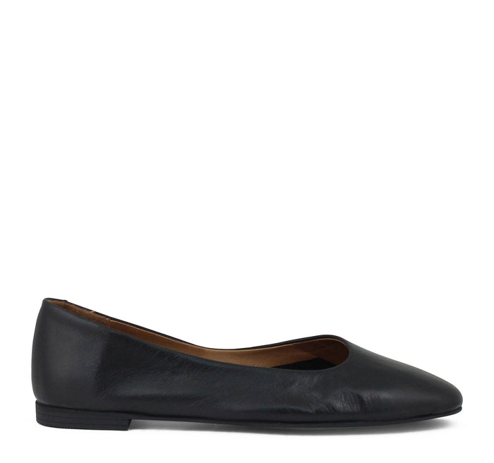 Miz Mooz Romie Flat - On The EDGE