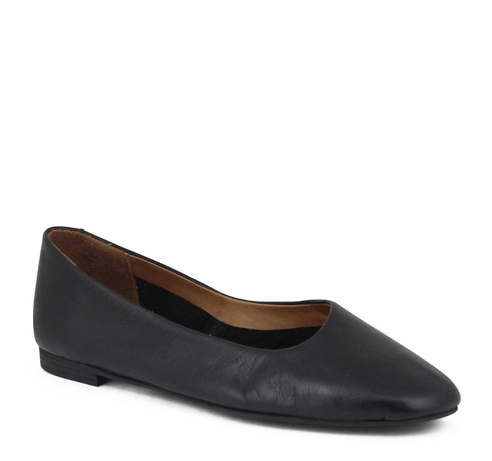 Miz Mooz Romie Flat - On The EDGE